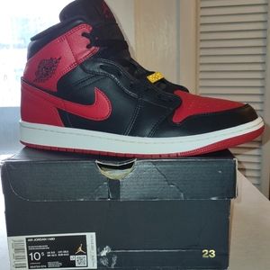 AIR JORDAN 1 MID BRED SZ 10.5